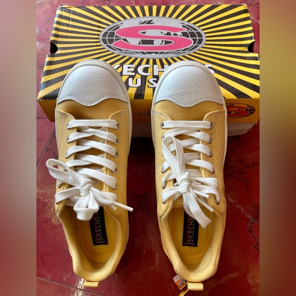 Skechers Roadies Low-Top Sneakers Yellow - Picture 8 of 15